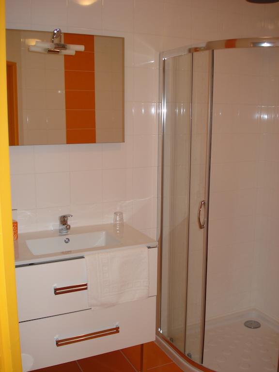 Bed and Breakfast Domaine Du Pre Sale Ро-сюр-Куэнон Номер фото